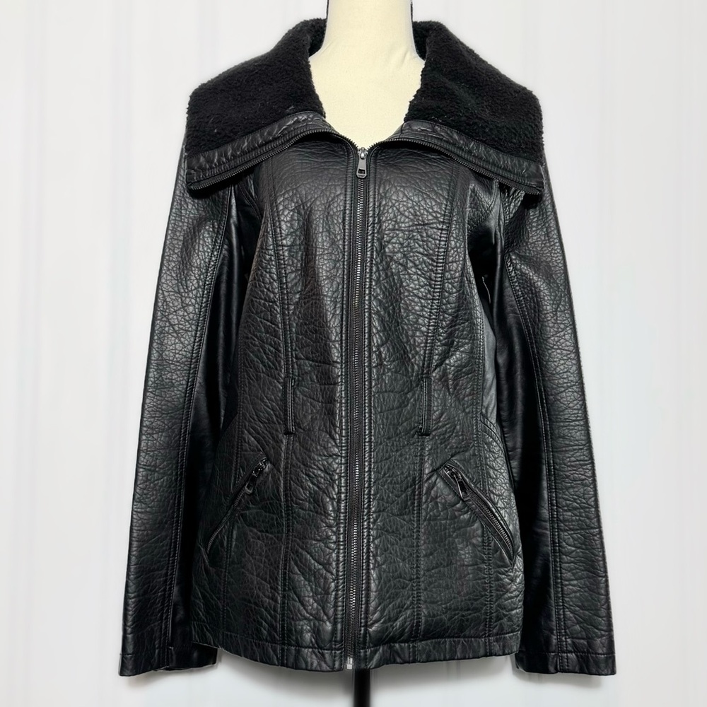 LE CHATEAU EUC Women's Black Faux Leather Jacket w/ High Collar Size Medium